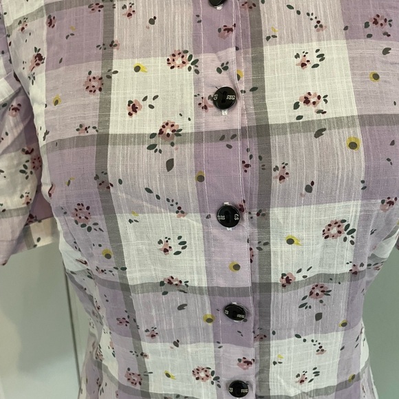 Only Women’s shirt size M runs like S - Picture 3 of 14